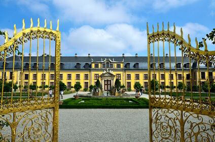 Die Tore zum Schloss Hannover öffnen sich